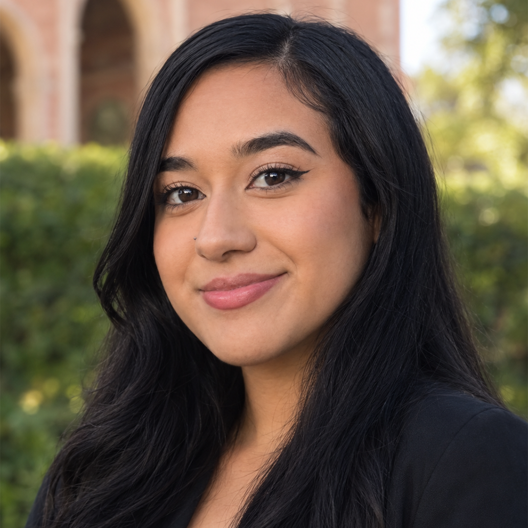 Cianna Ulloa Headshot Square - 1080x1080